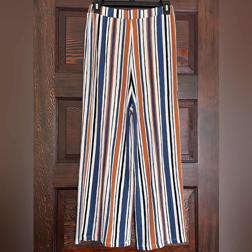 Small Wide-cut Waffle Capri Pants